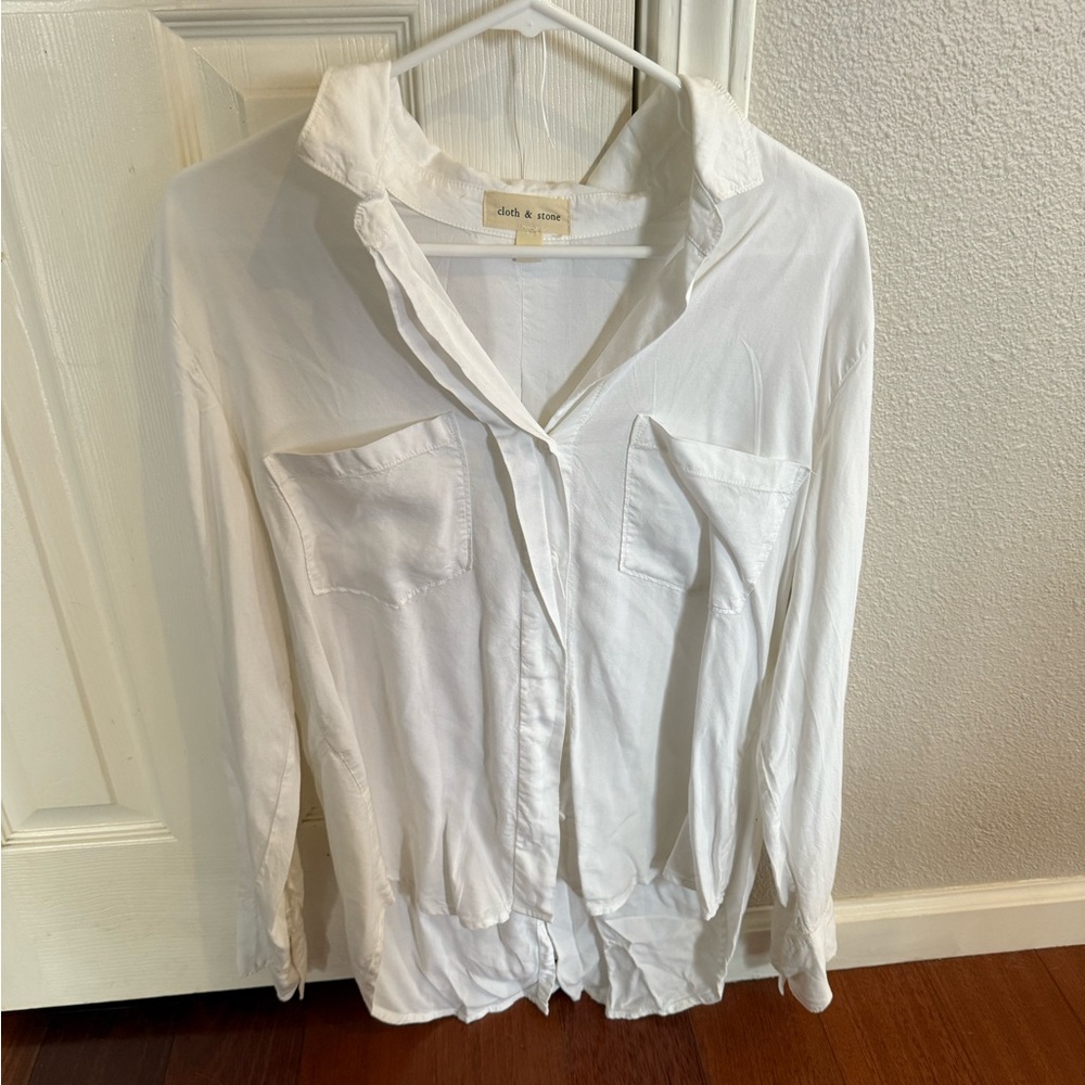 White button down shirt from Cloth & Stone - Size Large